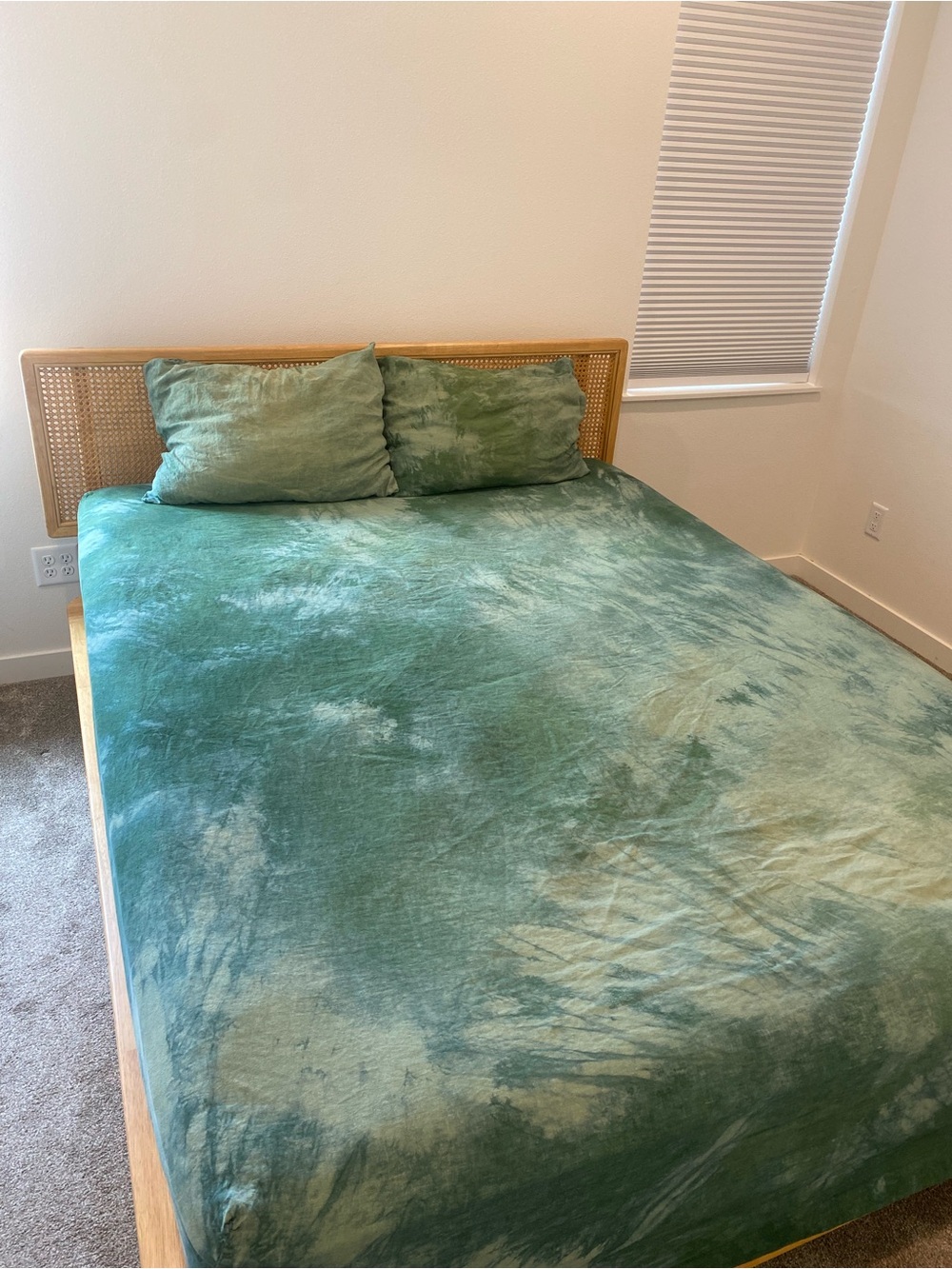 Parachute Linen Fitted Sheet and Shams Queen Made in Portugal dyed Minimalist